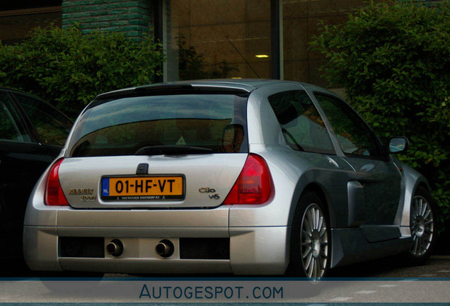 Renault Clio V6