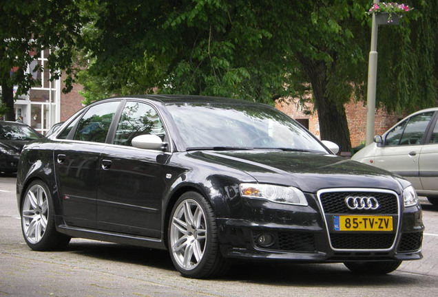 Audi RS4 Sedan