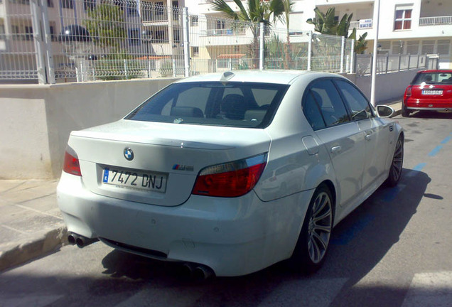 BMW M5 E60 2005