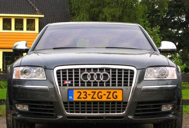 Audi S8 D3