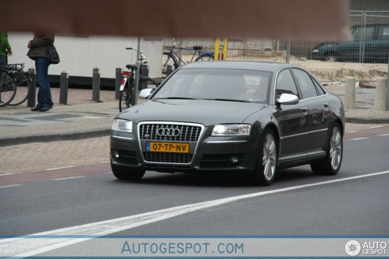 Audi S8 D3