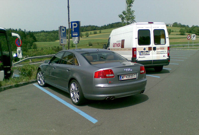 Audi S8 D3