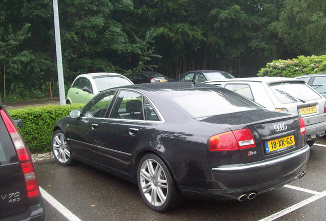 Audi S8 D3