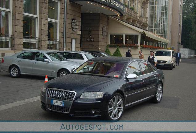 Audi S8 D3