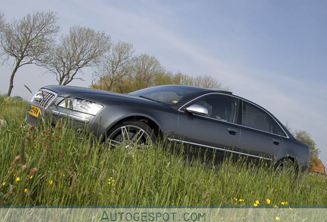 Audi S8 D3