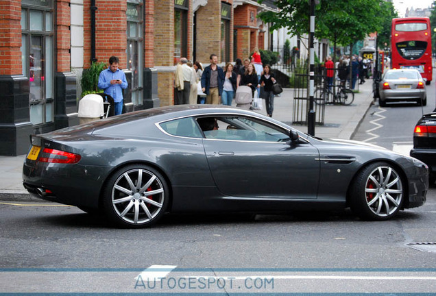 Aston Martin DB9