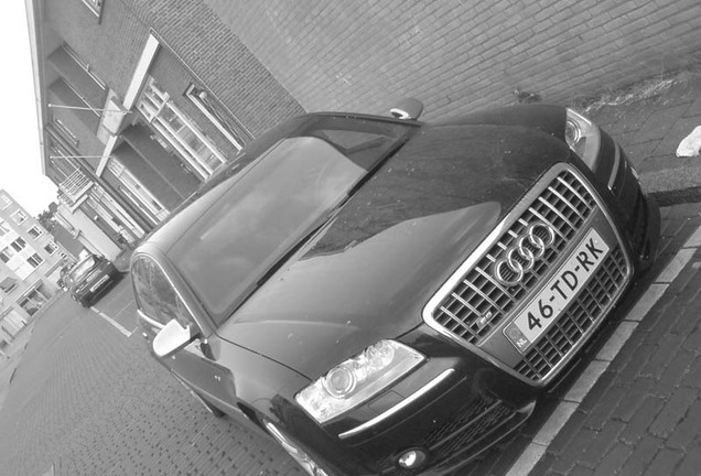 Audi S8 D3