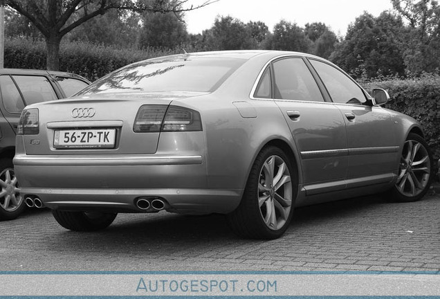 Audi S8 D3