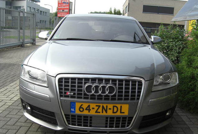 Audi S8 D3