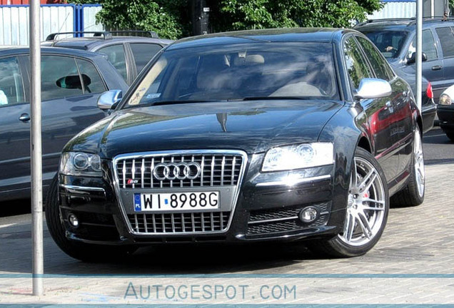 Audi S8 D3