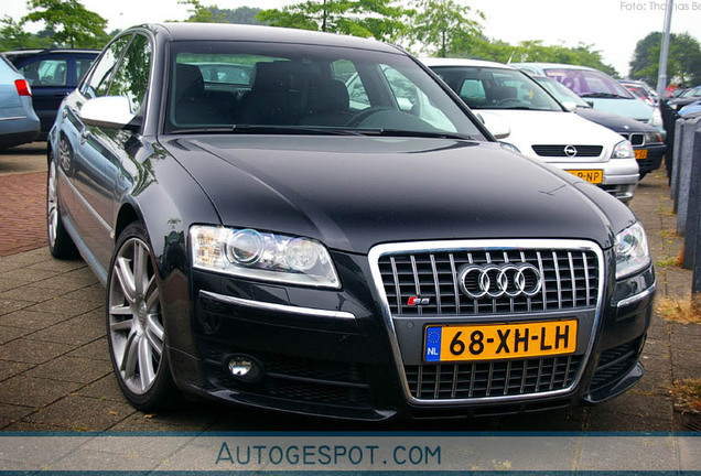 Audi S8 D3