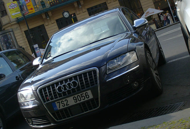 Audi S8 D3