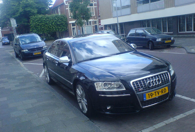 Audi S8 D3