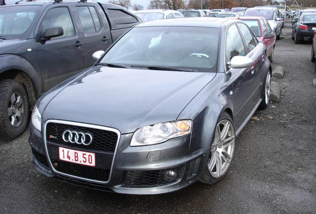 Audi RS4 Sedan