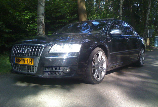 Audi S8 D3