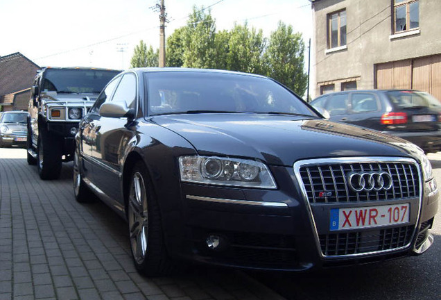 Audi S8 D3