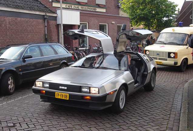 DeLorean DMC-12