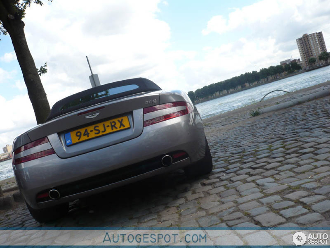 Aston Martin DB9 Volante