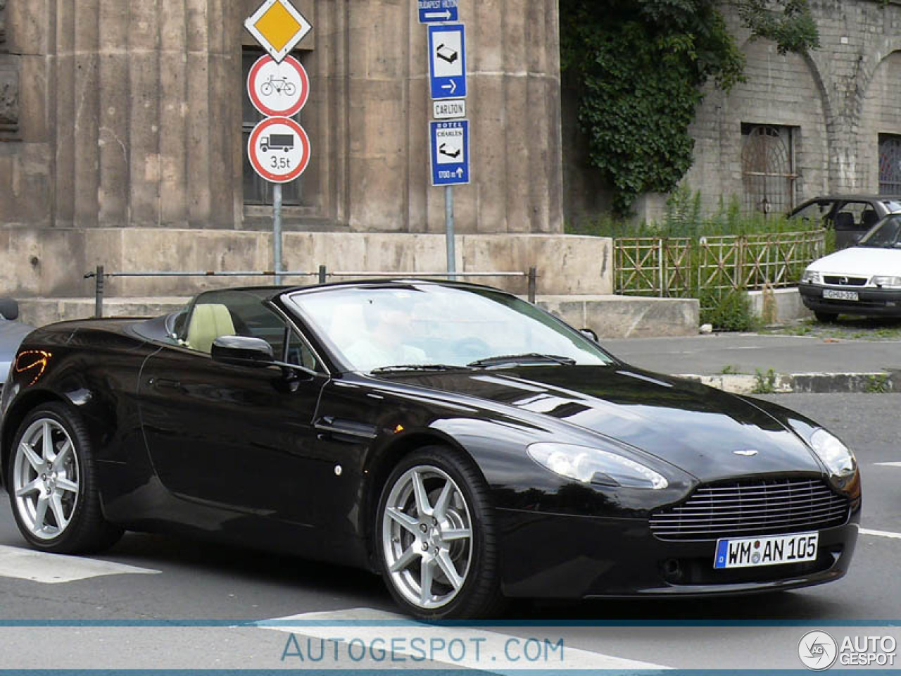 Aston Martin V8 Vantage Roadster