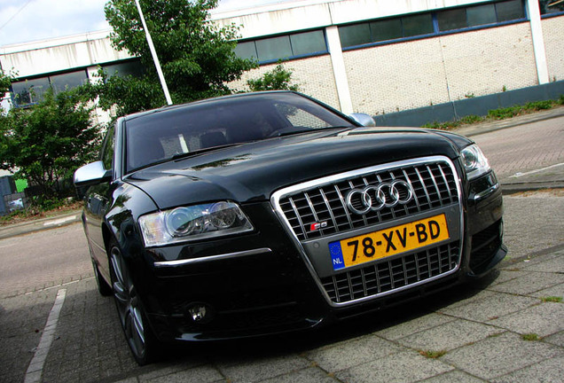 Audi S8 D3