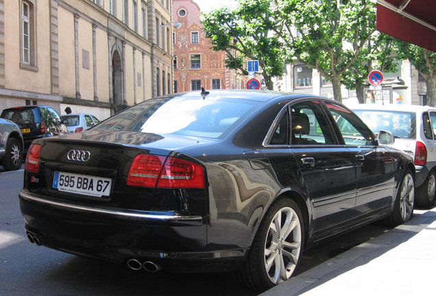 Audi S8 D3