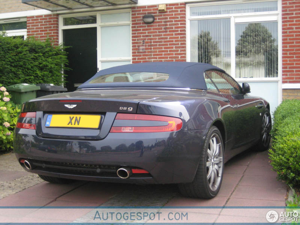 Aston Martin DB9 Volante