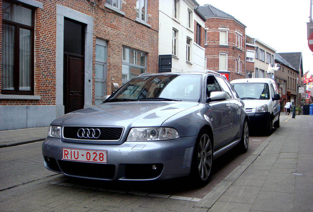 Audi RS4 Avant B5