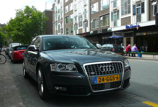 Audi S8 D3