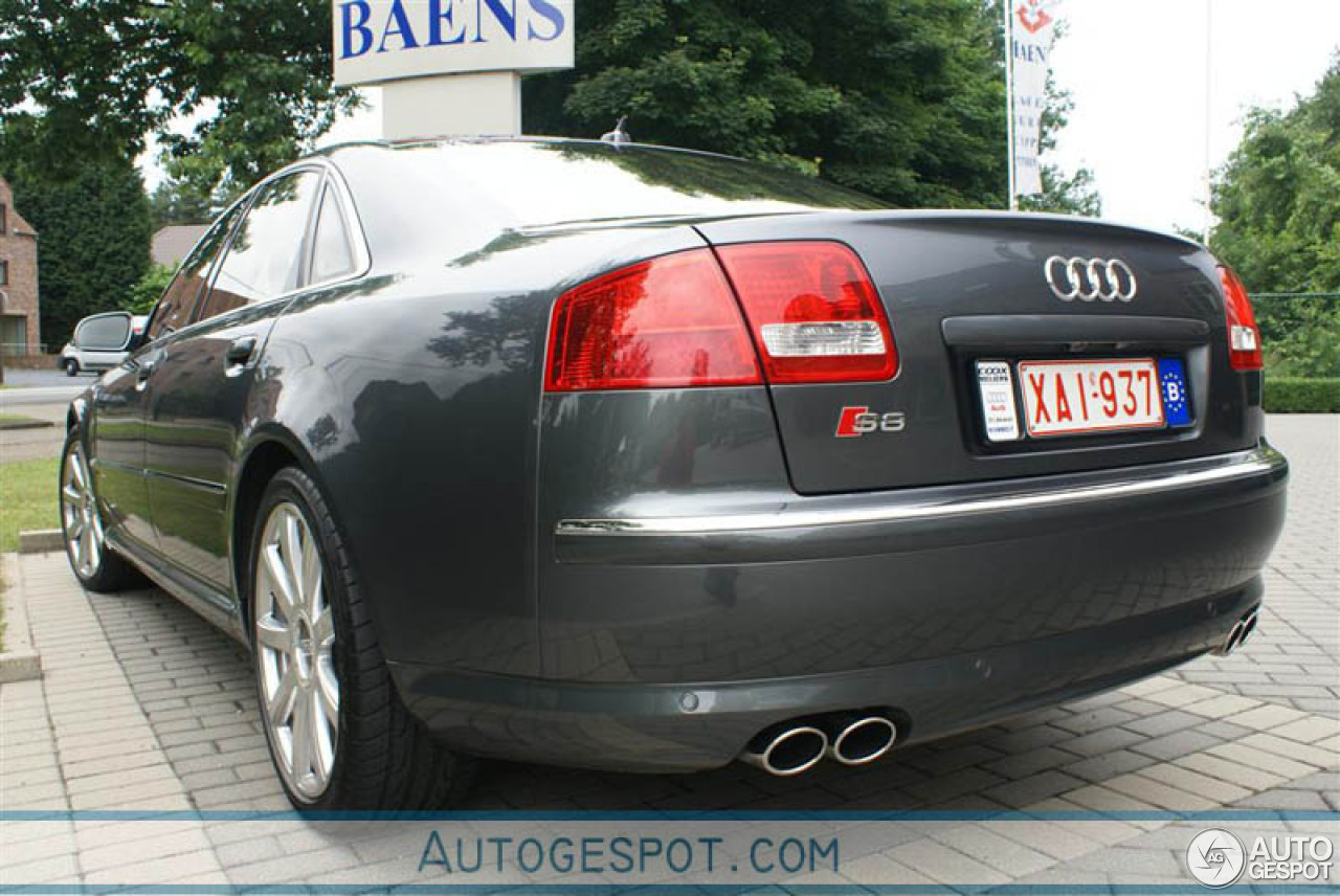 Audi S8 D3