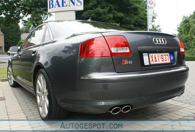 Audi S8 D3