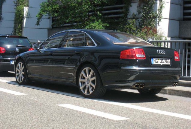 Audi S8 D3