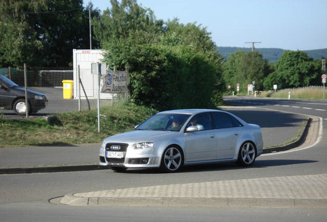 Audi RS4 Sedan