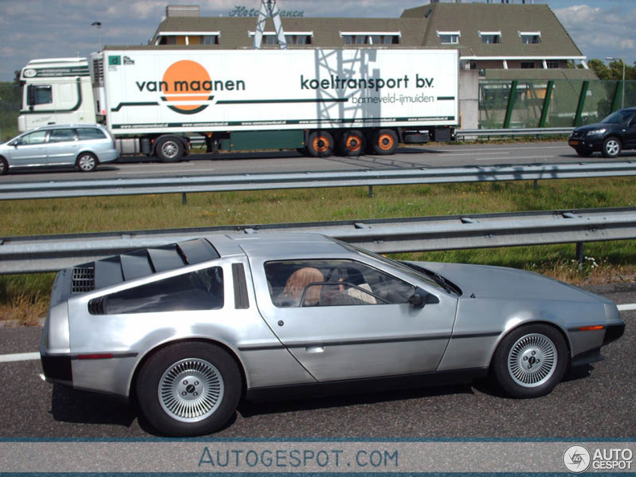 DeLorean DMC-12