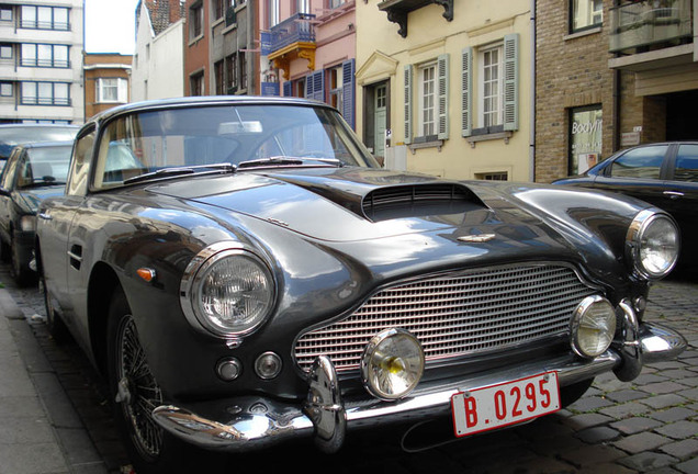 Aston Martin DB4