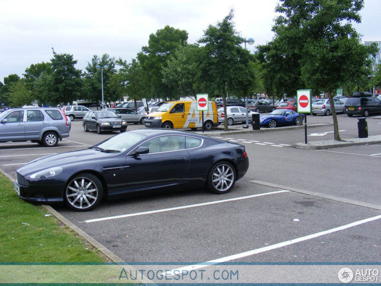 Aston Martin DB9