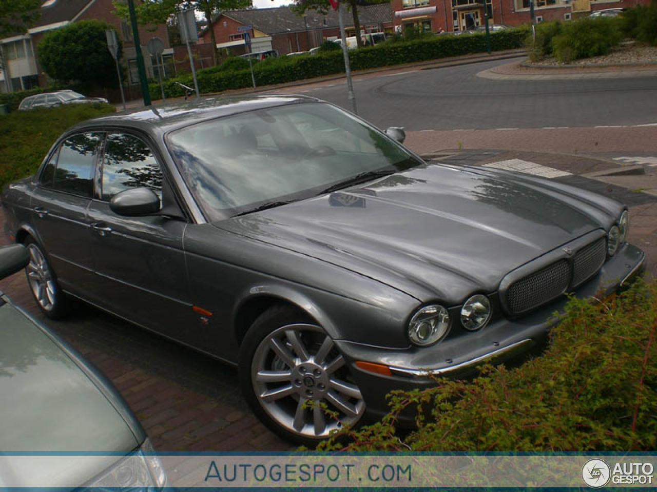 Jaguar XJR