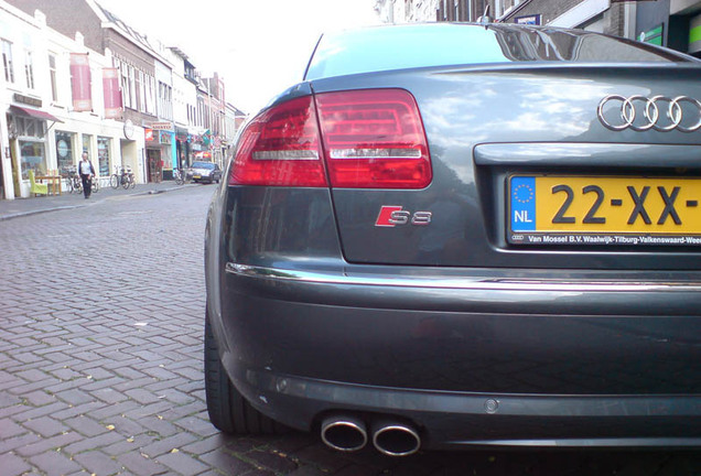 Audi S8 D3