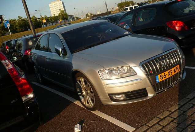 Audi S8 D3