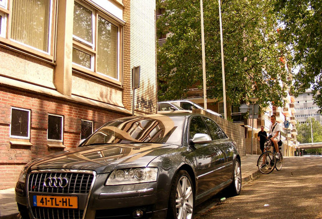 Audi S8 D3