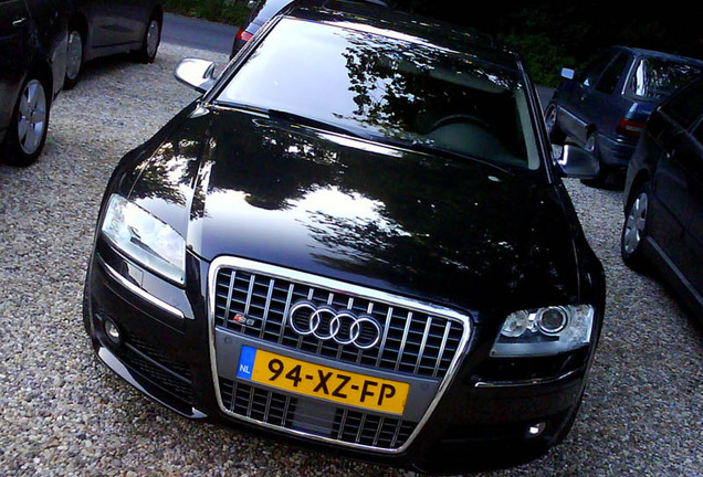 Audi S8 D3