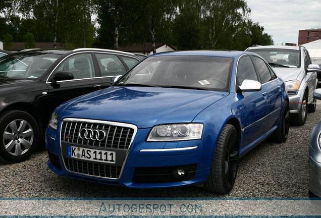 Audi S8 D3