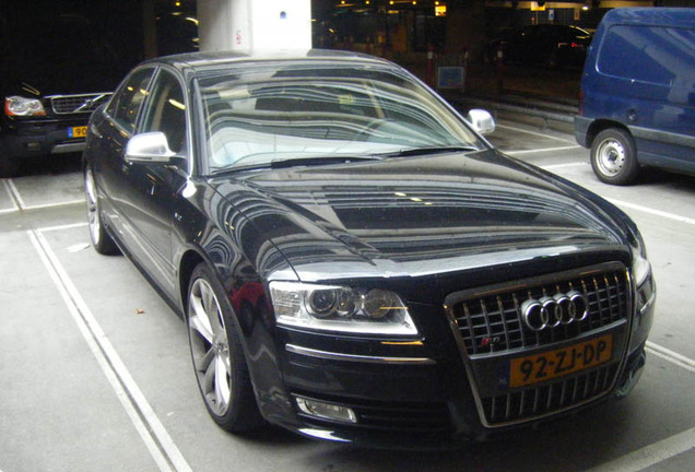 Audi S8 D3