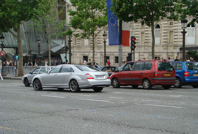 Mercedes-Benz S 65 AMG V221