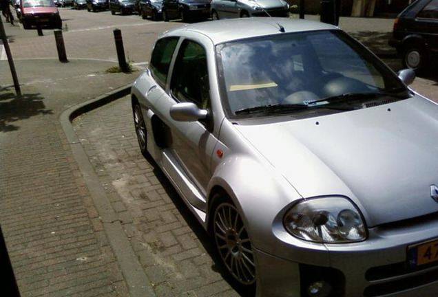 Renault Clio V6