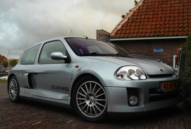 Renault Clio V6