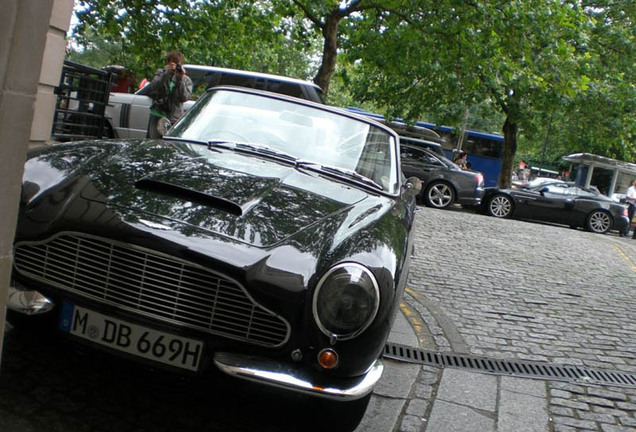 Aston Martin DB6 Vantage Volante