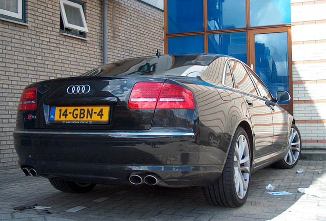 Audi S8 D3