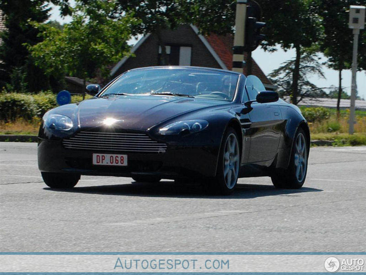 Aston Martin V8 Vantage Roadster