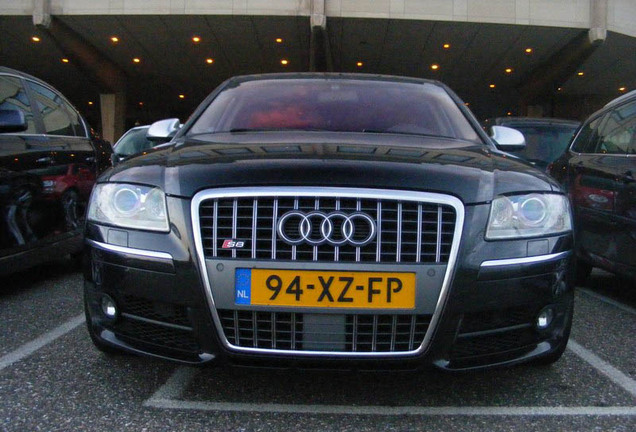 Audi S8 D3