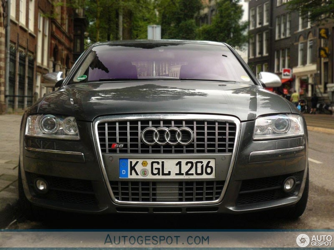 Audi S8 D3